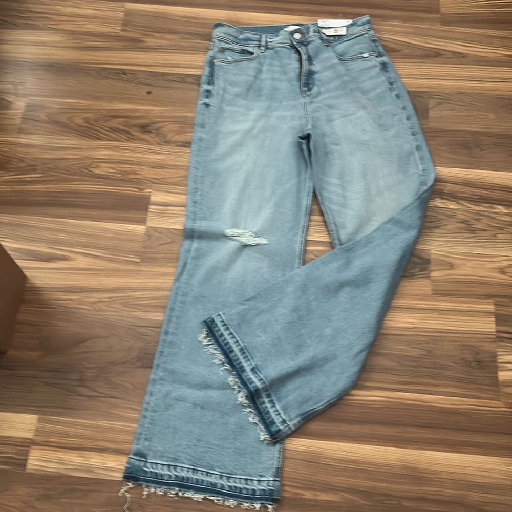 Women's Light Wash Distressed Wide-Leg Jeans